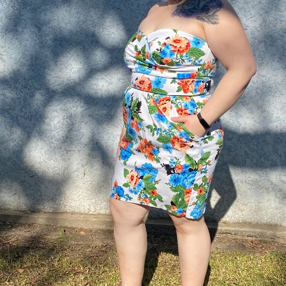 Vintage 2000s Beautiful Torrid Floral Mini Dress - Picture 2 of 12